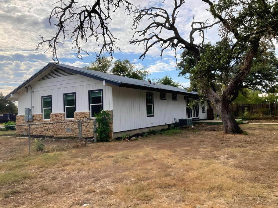 New Modern Hill Country Hideaway Villa Bertram Exterior photo